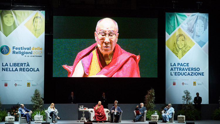 Seine Heiligkeit der Dalai Lama während des interreligiösen Treffens in Florenz, Italien, am 19. September 2017. Foto: Olivier Adam