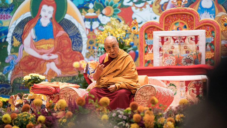 Seine Heiligkeit der Dalai Lama während seinen Unterweisungen in Riga, Lettland, am 23. September 2017. Foto: Tenzin Choejor