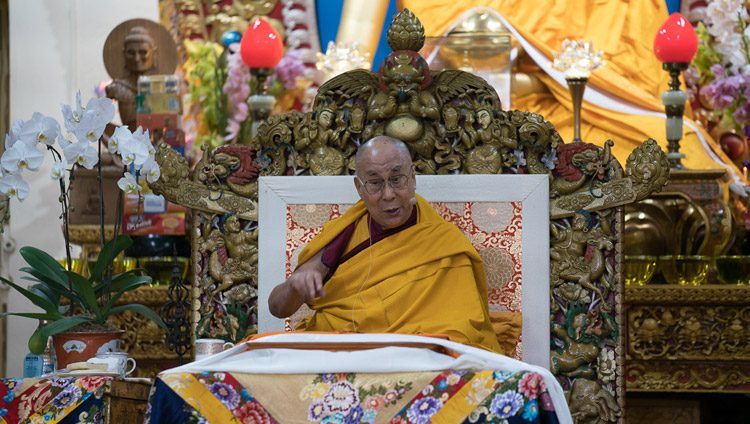 Seine Heiligkeit der Dalai Lama während den Unterweisungen für Buddhisten aus Taiwan im tibetischen Haupttempel in Dharamsala, HP, Indien, am 3. Oktober 2017. Foto: Tenzin Choejor