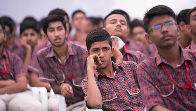 Anwesende Schüler während der Einführungsfeier eines Lehrplans für universelle Ethik an der CJ DAV Public School in Meerut, UP, Indien, am 16. Oktober 2017. Foto: Tenzin Choejor