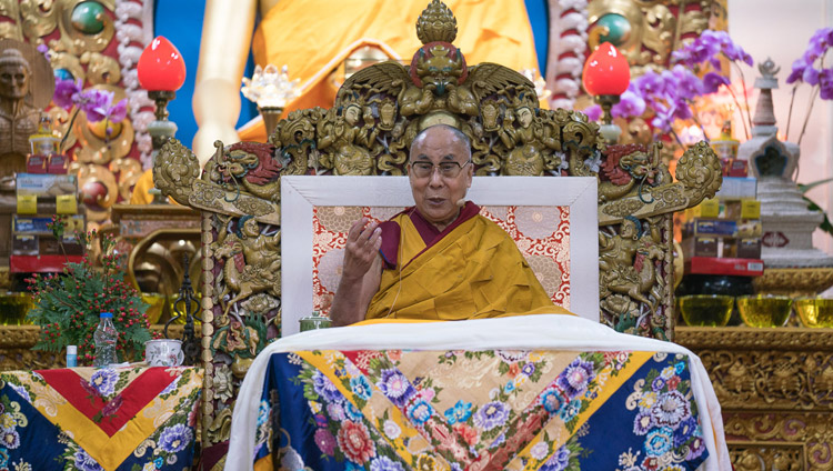 Seine Heiligkeit der Dalai Lama während seiner Unterweisung im Tibetischen Haupttempel in Dharamsala, HP, Indien am 3. November 2017. Foto: Tenzin Choejor