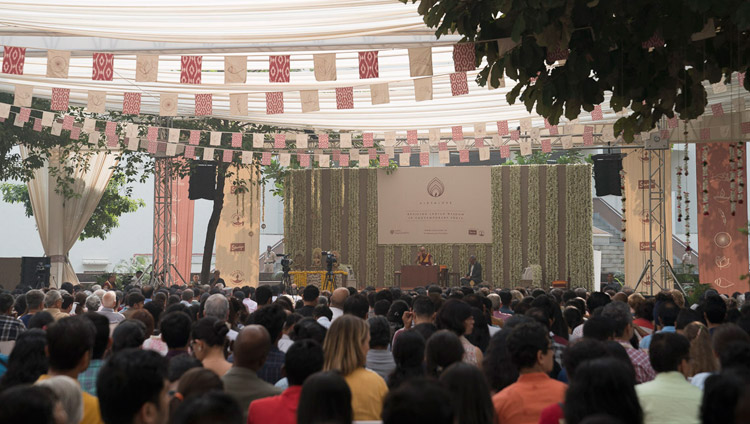 Ein Blick auf den Veranstaltungsort des öffentlichen Vortrages von Seiner Heiligkeit dem Dalai Lama am Somaiya Vidyavihar in Mumbai, Indien am 10. Dezember 2017. Foto: Lobsang Tsering
