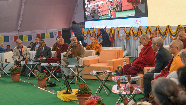 Jay Garfield, Moderator, eröffnet den zweiten Tag der Konferenz über Geist am Central Institute of Higher Tibetan Studies in Sarnath, Varanasi, Indien am 31. Dezember 2017. Foto: Lobsang Tsering