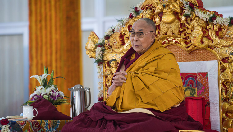 Seine Heiligkeit der Dalai Lama spricht am dritten Tag der Belehrungen in Bodhgaya, Bihar, Indien am 7. Januar 2018. Foto: Lobsang Tsering