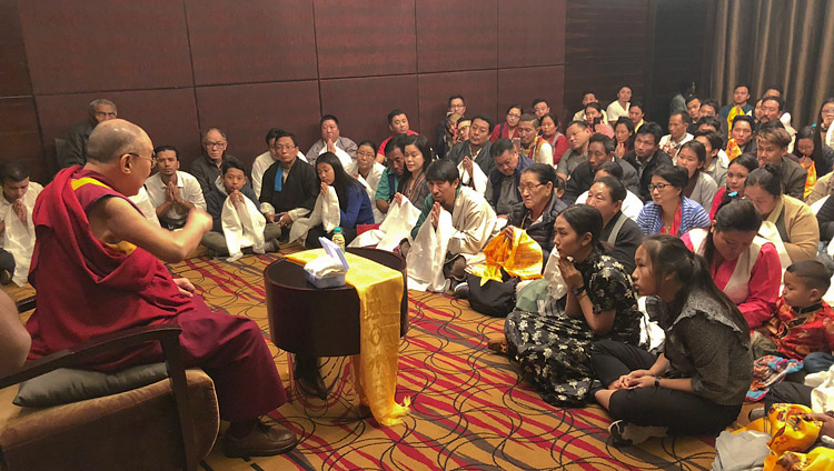 Seine Heiligkeit der Dalai Lama trifft sich mit Mitgliedern der tibetischen Gemeinschaft am 10. Januar 2018 in Pune, Maharashtra, Indien. Foto: Tenzin Taklha