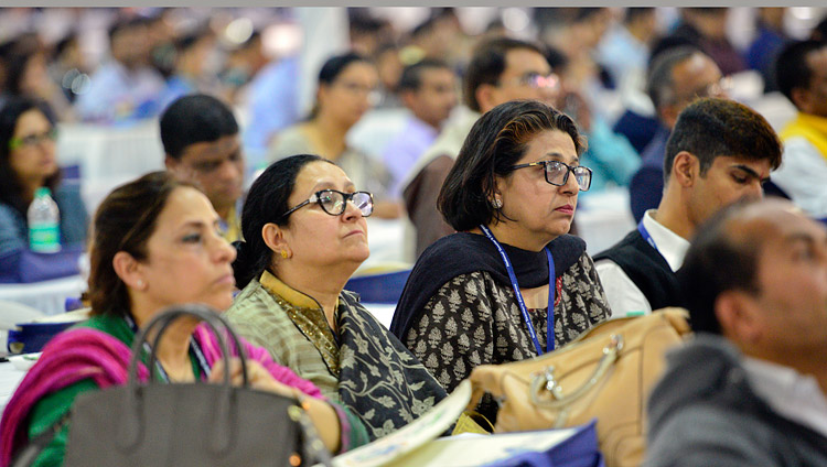 Das Publikum verfolgt die Rede Seiner Heiligkeit des Dalai Lama am 2. Nationalen Lehrerkongress in Pune, Maharashtra, Indien, am 10. Januar 2018. Foto: Lobsang Tsering