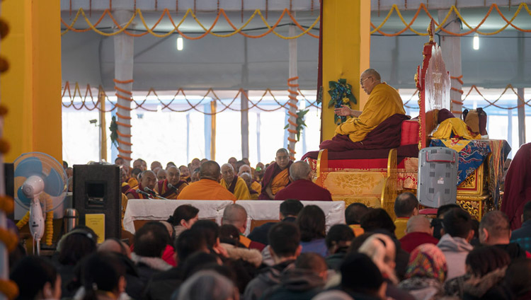 Seine Heiligkeit der Dalai Lama während des ersten Tages seiner Belehrungen in Bodhgaya, Bihar, Indian am 14. Januar 2018. Foto: Lobsang Tsering