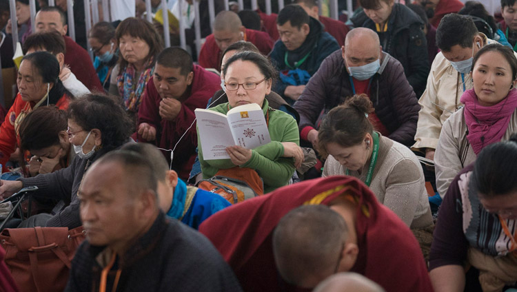 Einige der über 30'000 Teilnehmenden der Belehrungen Seiner Heiligkeit des Dalai Lama in Bodhgaya, Bihar, Indien am 14. Januar 2018. Foto: Lobsang Tsering