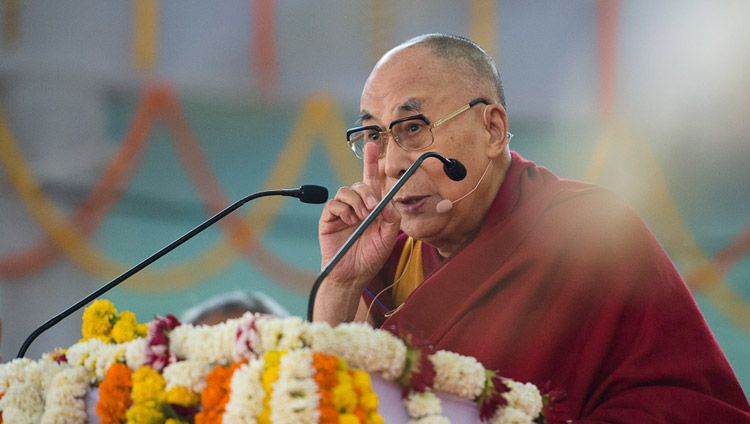 Seine Heiligkeit der Dalai Lama spricht über ‚Universelle Werte’ vor Schülerinnen und Schülern aus Bihar in Bodghaya, Bihar, Indien am 25. Januar 2018. Foto: Lobsang Tsering