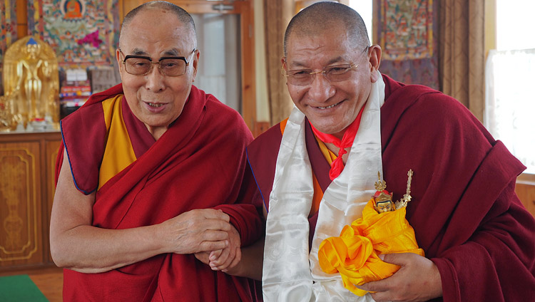 Seine Heiligkeit der Dalai Lama mit Kathok Getse Rinpoche während ihres Treffens in Bodhgaya, Bihar, Indien am 27. Januar 2018. Foto: Jeremy Russell