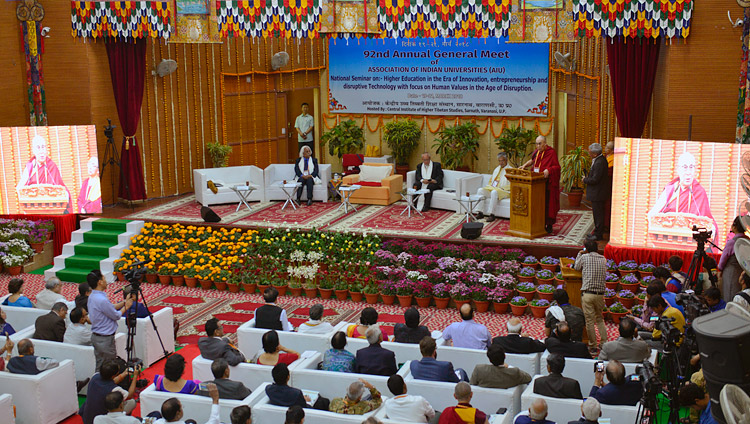 Ein Blick auf die Aula während des 92. Jahrestreffens der Vereinigung der Indischen Universitäten (Association of Indian Universities AIU) an der Central Institute of Higher Tibetan Studies (CIHTS) in Sarnath, UP, Indien am 19. März 2018. Foto: Lobsang Tsering