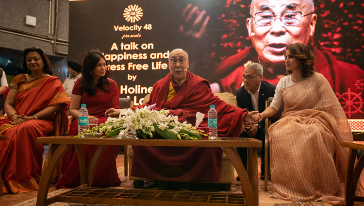 Seine Heiligkeit der Dalai Lama spricht über 'Glück und stressfreies Leben' am Indian Institute of Technology (IIT) in Neu-Delhi, Indien am 24. April 2018. Foto: Tenzin Choejor