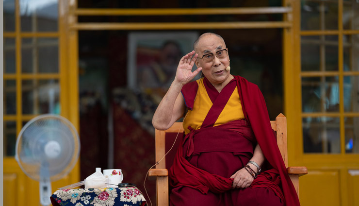 Seine Heiligkeit der Dalai Lama spricht zu den über 1'000 Besuchern aus aller Welt in Dharamsala, HP, Indien am 19. Mai 2018. Foto: Tenzin Choejor
