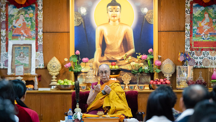 Seine Heiligkeit der Dalai Lama während des Vorbereitungsrituals für die Weisse Manjushri Erlaubnis für vietnamesische Gruppen in Dharamsala, HP, Indien am 22. Mai 2018. Foto: Tenzin Choejor