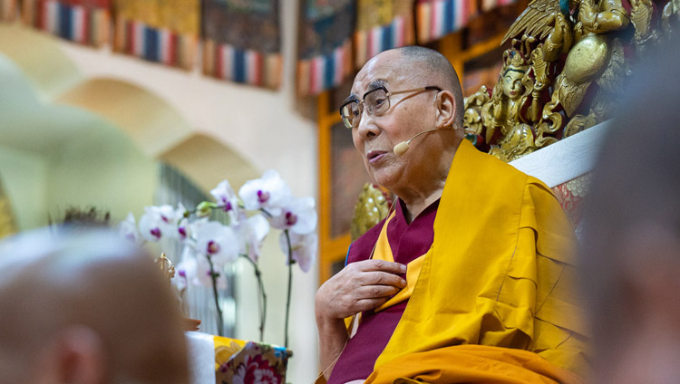Seine Heiligkeit der Dalai Lama am letzten Tag seiner Unterweisungen für junge Tibeterinnen und Tibeter in Dharamsala, HP, Indien am 8. Juni 2018. Foto: Tenzin Choejor