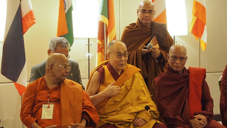 Seine Heiligkeit der Dalai Lama spricht am zweiten Dialog über Vinaya in Neu Delhi, Indien am 1. Juli 2018. Foto: Jeremy Russell