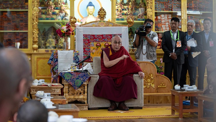 Seine Heiligkeit der Dalai Lama spricht während der Begrüssungszeremonie im Shewatsel Phodrang in Leh, Ladakh, J&K, Indien am 3. Juli 2018. Foto: Tenzin Choejor