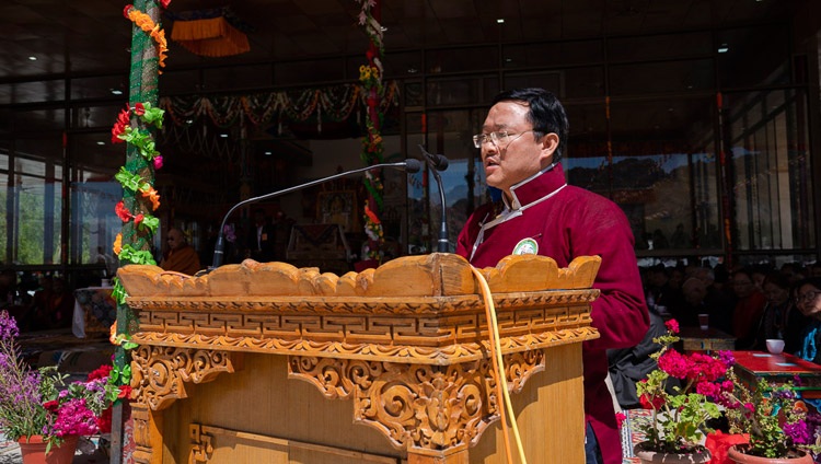 Direktor der Tawang-Stiftung, Maling Gonbo, spricht anlässlich des 83. Geburtstages Seiner Heiligkeit des Dalai Lama in Leh, Ladakh, J&K, Indien am 6. Juli 2018. Foto: Tenzin Choejor