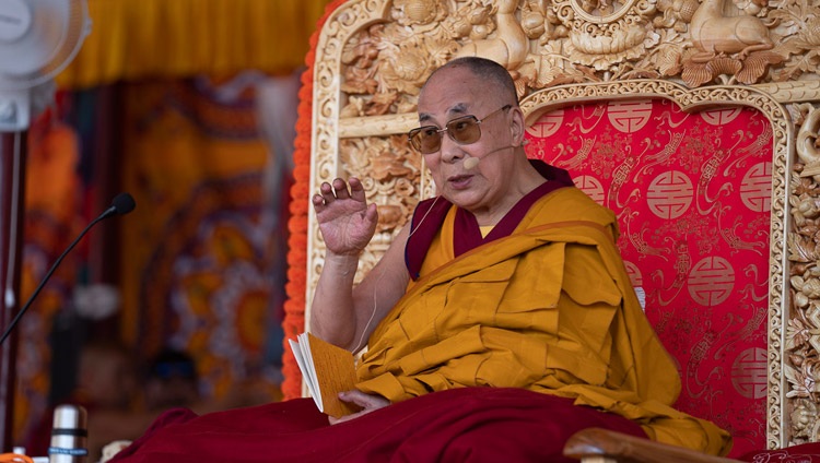 Seine Heiligkeit der Dalai Lama während den Unterweisungen in Diskit, Nubra-Tal, J&K, Indien am 13. Juli 2018. Foto: Tenzin Choejor