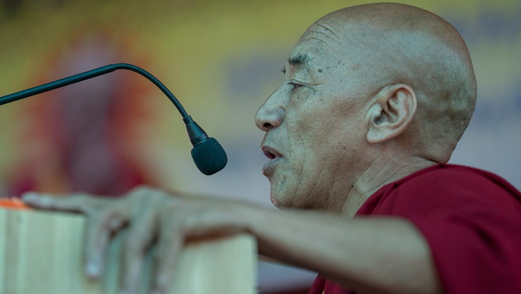 Geshe Yeshey Gyaltsen spricht während der Eröffnung der Sommerdebatte im Samstanling Kloster in Sumur, Ladakh, J&K, Indien am 15. Juli 2018. Foto: Tenzin Choejor
