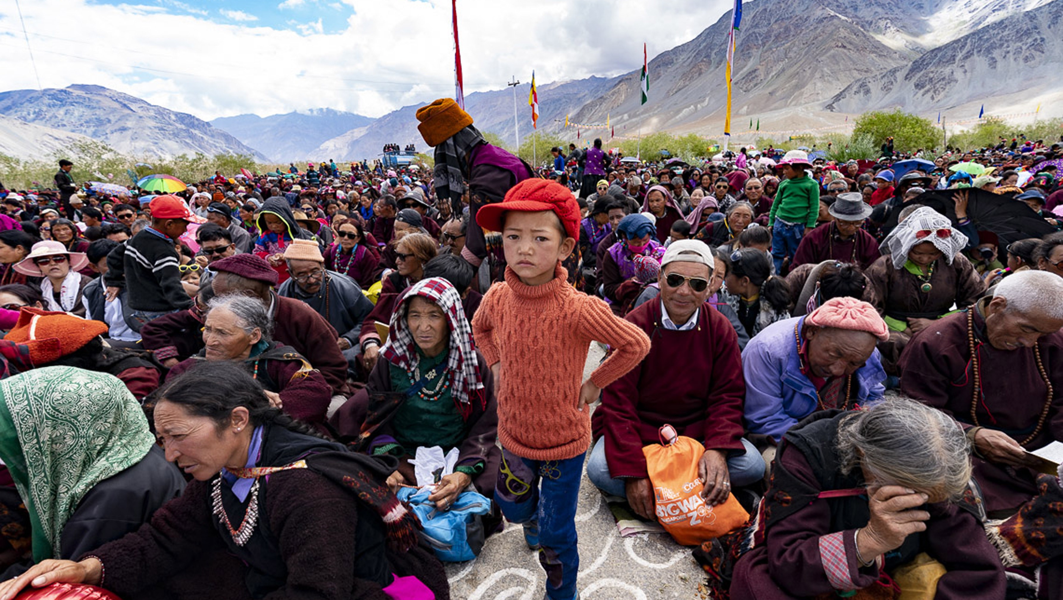 Über 16‘000 Zanskari und Menschen aus aller Welt nehmen an den Unterweisungen von Seiner Heiligkeit dem Dalai Lama teil in Padum, Zanskar, J&K, Indien am 22. Juli 2018. Foto: Tenzin Choejor