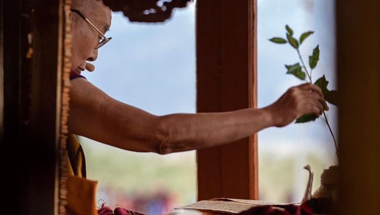 Seine Heiligkeit der Dalai Lama bereitet sich vor für die Ermächtigung in Padum, Zanskar, J&K, Indien am 23. Juli 2018. Foto: Tenzin Choejor