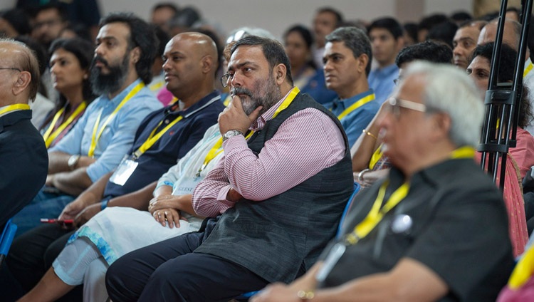 Das Publikum verfolgt den Vortrag von Seiner Heiligkeit dem Dalai Lama über das altindische Wissen am Goa Institute of Management in Sanquelim, Goa, Indien am 8. August 2018. Foto: Tenzin Choejor