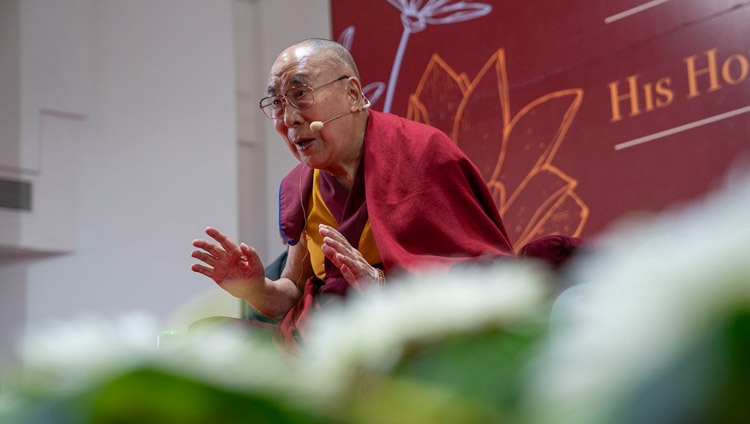 Seine Heiligkeit der Dalai Lama beantwortet Fragen aus dem Publikum am Goa Institute of Management in Sanquelim, Goa, Indien am 8. August 2018. Foto: Tenzin Choejor