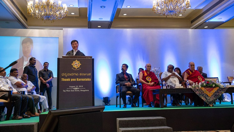 Dr. Lobsang Sangay, Präsident der tibetischen Zentralverwaltung, spricht anlässlich der ‚Danke Karnataka‘ Feier in Bengaluru, Karnataka, Indien am 10. August 2018. Foto: Tenzin Choejor