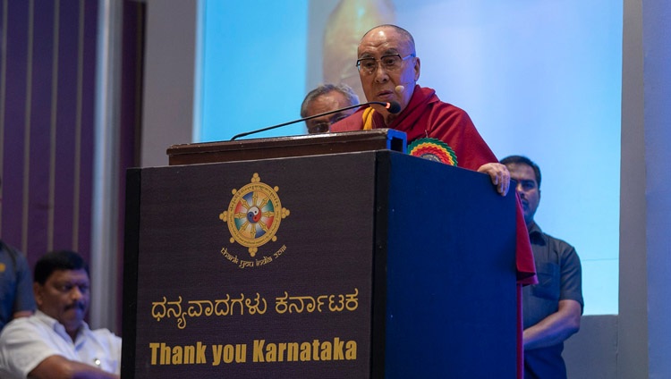 Seine Heiligkeit der Dalai Lama spricht anlässlich der Feier 'Danke Karnataka' in Bengaluru, Karnataka, Indien am 10. August 2018. Foto: Tenzin Choejor