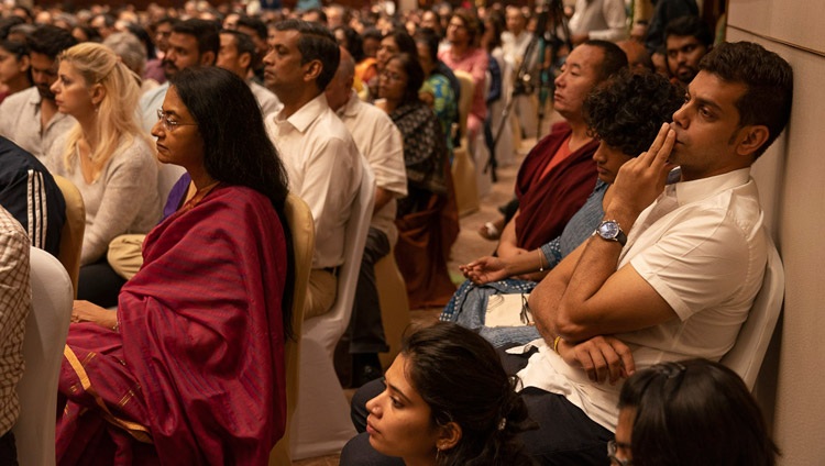 Das Publikum verfolgt den Vortrag von Seiner Heiligkeit dem Dalai Lama über ‚Indisches Wissen in der Moderne‘ in Bengaluru, Karnataka, Indien am 12. August 2018. Foto: Tenzin Choejor