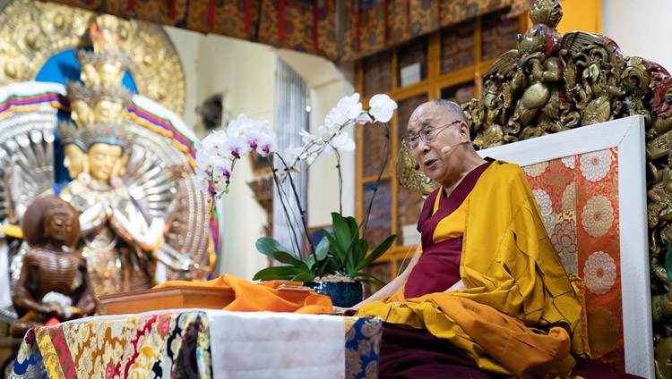 Seine Heiligkeit der Dalai Lama am zweiten Tag der Unterweisungen im tibetischen Haupttempel in Dharamsala, HP, Indien am 5. September 2018. Foto: Tenzin Choejor