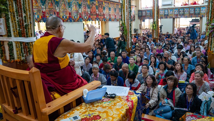 Seine Heiligkeit der Dalai Lama beantwortet Fragen aus dem Publikum im tibetischen Haupttempel in Dharamsala, HP, Indien am 7. September 2018. Foto: Tenzin Choejor