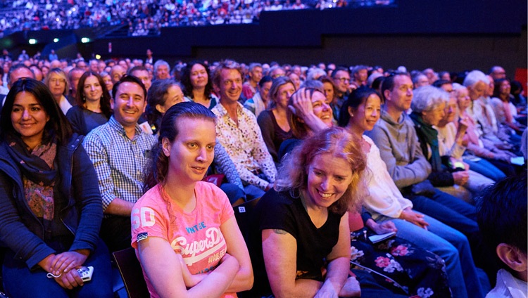 Das Publikum während der Unterweisung von Seiner Heiligkeit dem Dalai Lama in Rotterdam, Niederlande am 17. September 2018. Foto: Olivier Adam