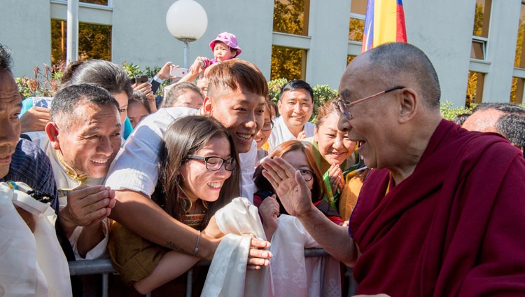 Seine Heiligkeit der Dalai Lama bei der Ankunft am Hotel in Zürich, Schweiz am 20. September 2018. Foto: Manuel Bauer