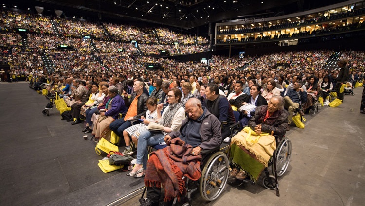 Über 9‘000 Teilnehmende an den Unterweisungen von Seiner Heiligkeit dem Dalai Lama im Hallenstadion, Zürich am 23. September 2018. Foto: Manuel Bauer