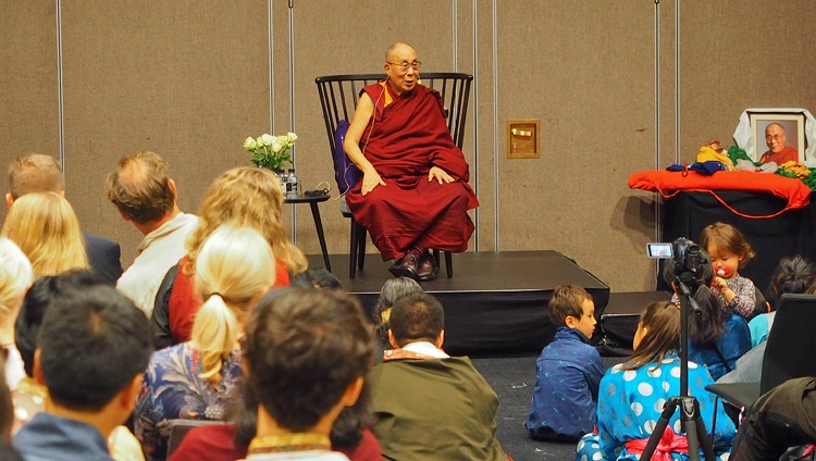 Seine Heiligkeit der Dalai Lama spricht zur tibetischen Gemeinde in Skandinavien und Tibet-Unterstützungsgruppen in Malmö, Schweden am 13. September 2018. Foto: Jeremy Russell