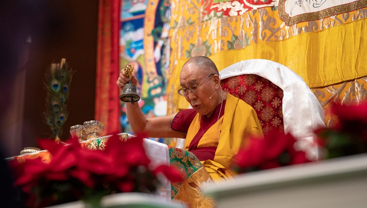 Seine Heiligkeit der Dalai Lama erteilt die Avalokiteshvara-Ermächtigung in Yokohama, Japan am 15. November 2018. Foto: Tenzin Choejor
