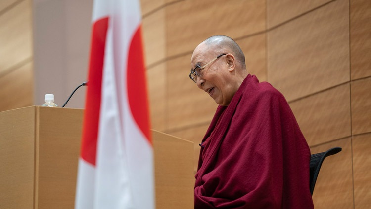 Seine Heiligkeit der Dalai Lama spricht beim Treffen mit der überparteilichen japanischen Parlamentariergruppe für Tibet in Tokio, Japan am 20. November 2018. Foto: Tenzin Choejor