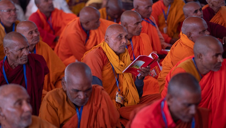 Indische Buddhisten verfolgen die Unterweisungen von Seiner Heiligkeit dem Dalai Lama in Sankisa, UP, Indien am 3. Dezember 2018. Foto: Lobsang Tsering