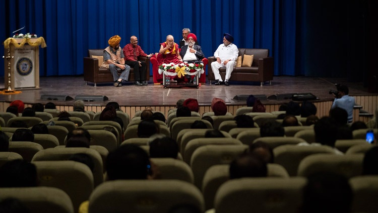 Ein Blick auf das Auditorium während der Jubiläumsfeier des Guru Nanak College. Mumbai, Indien am 13. Dezember 2018. Foto: Lobsang Tsering