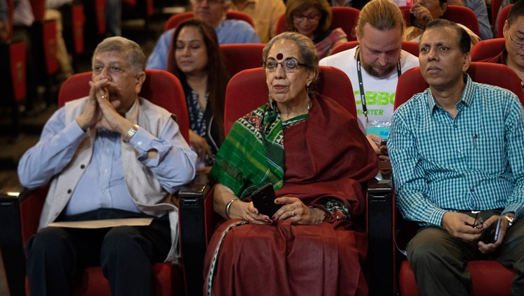 Das Publikum verfolgt den Vortrag von Seiner Heiligkeit dem Dalai Lama über das alte indische Wissen am Indian Institute of Technology Bombay. Mumbai, Indien am 14. Dezember 2018. Foto: Lobsang Tsering
