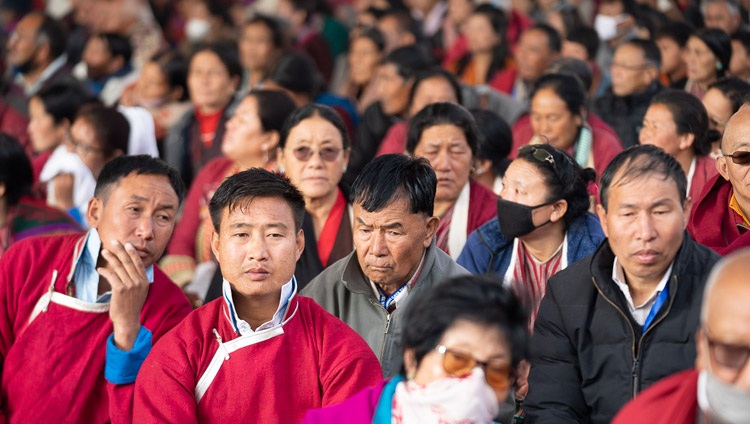 Mönche, Nonnen und Laie aus der ganzen Welt - von 69 Ländern - nehmen an den Unterweisungen von Seiner Heiligkeit dem Dalai Lama teil. Bodhgaya, Bihar, Indien am 24. Dezember 2018. Foto: Lobsang Tsering