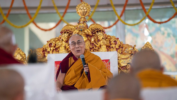 Seine Heiligkeit der Dalai Lama spricht anlässlich der Zeremonie für ein langes Leben für ihn. Bodhgaya, Bihar, Indien am 31. Dezember 2018. Foto: Lobsang Tsering