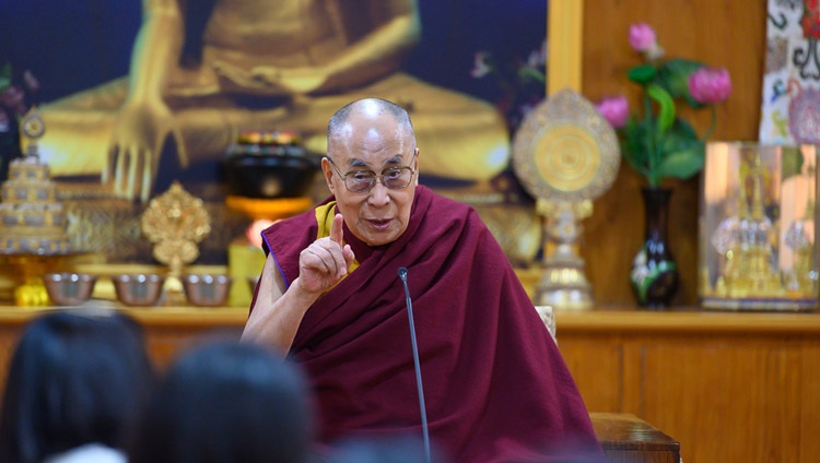 Seine Heiligkeit der Dalai Lama im Gespräch mit einer Delegation der Young FICCI Ladies Organisation. In Dharamsala, HP, Indien am 18. Februar 2019. Foto: Tenzin Choejor