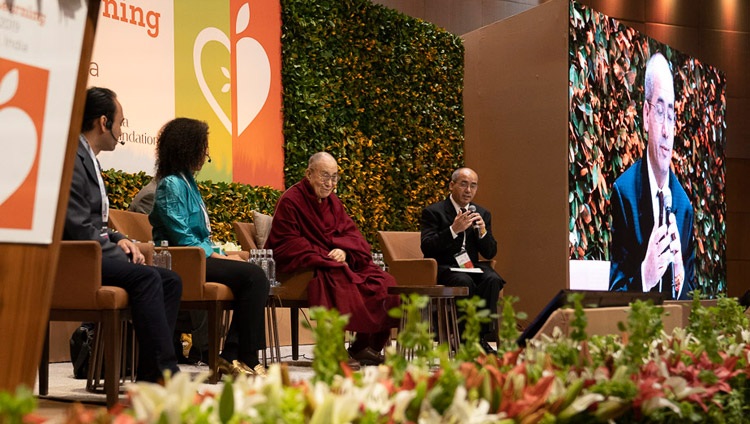 Geshe Lobsang Tenzin Negi eröffnet den zweiten Tag des globalen Launch von SEE Learning. In Neu Delhi, Indien am 6. April 2019. Foto: Tenzin Choejor