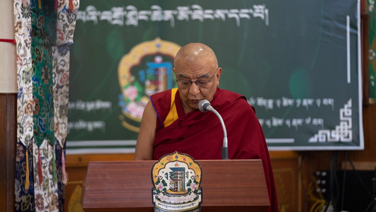 Ehrw. Thomtog Rinpoché, Abt des Namgyal-Klosters, eröffnet die Konferenz. Dharamsala, HP, Indien am 5. Mai 2019. Foto: Tenzin Choejor