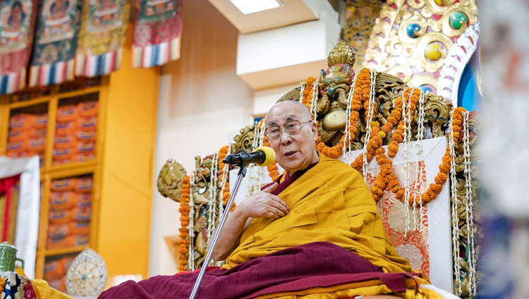 Seine Heiligkeit der Dalai Lama spricht zu den Anwesenden der Langlebenszeremonie in Dharamsala, HP, Indien am 17. Mai 2019. Foto: Tenzin Choejor
