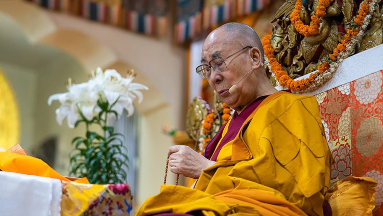Seine Heiligkeit der Dalai Lama bereitet sich auf die Avalokiteshvara-Ermächtigung vor. In Dharamsala, HP, Indien am 5. Juni 2019. Foto: Tenzin Choejor