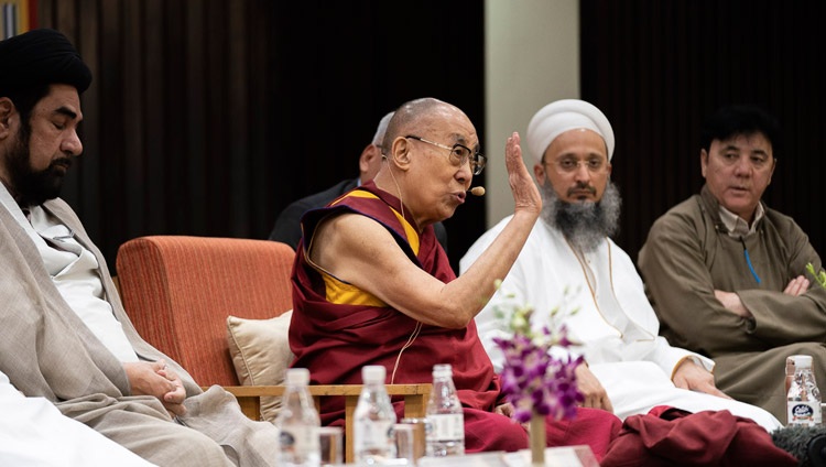 Seine Heiligkeit der Dalai Lama spricht an der Konferenz "Celebrating Diversity in the Muslim World" im India International Centre in Neu Delhi, Indien am 15. Juni 2019. Foto: Tenzin Choejor